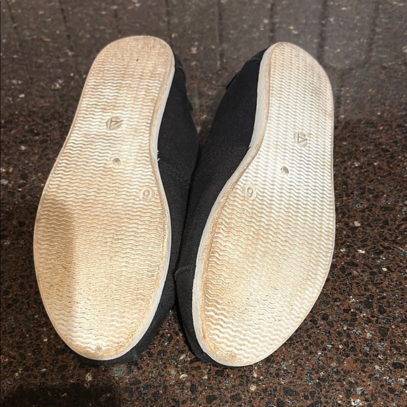 4/$20 Ardene Crossed Vamp Canvas Slip-On Sneakers - size 6 - Picture 9 of 9